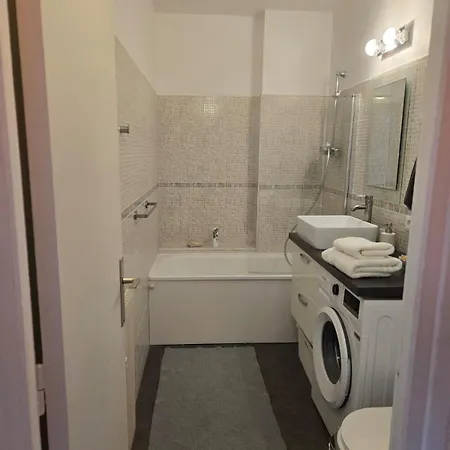 Fully-equipped Large With Terrace *