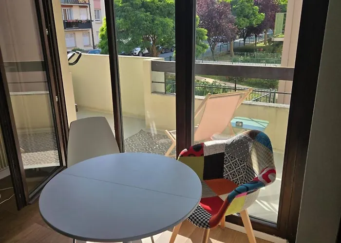 Fully-equipped Large With Terrace