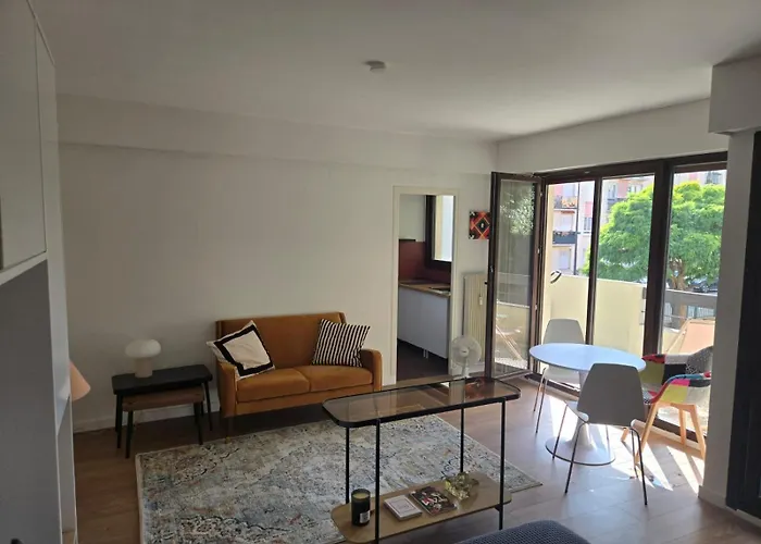 아파트 Fully-equipped Large With Terrace